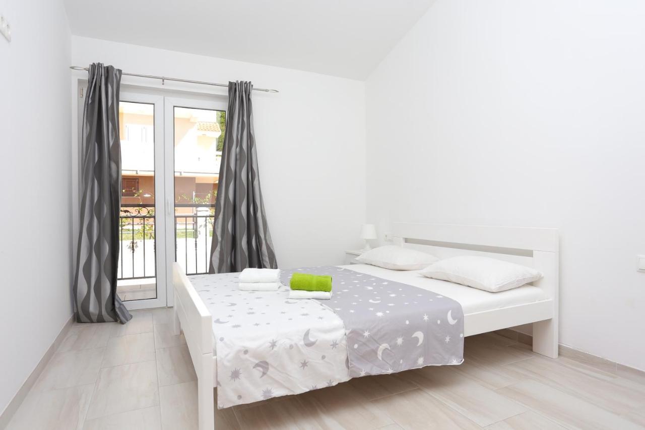 Apartments With A Parking Space Stanici, Omis - 17894 Zimmer foto